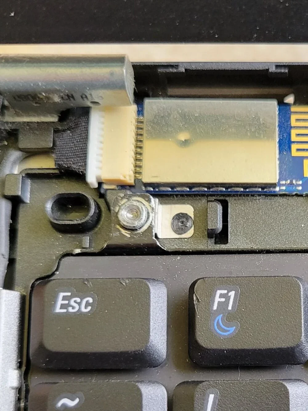 Dell Latitude D630 | Windows 10 Home | 4GB RAM | Screws Stripped